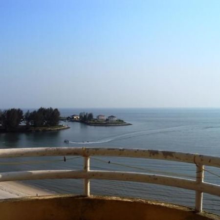 Holiday Condo @Pantai Ria Петалинг Джая Екстериор снимка